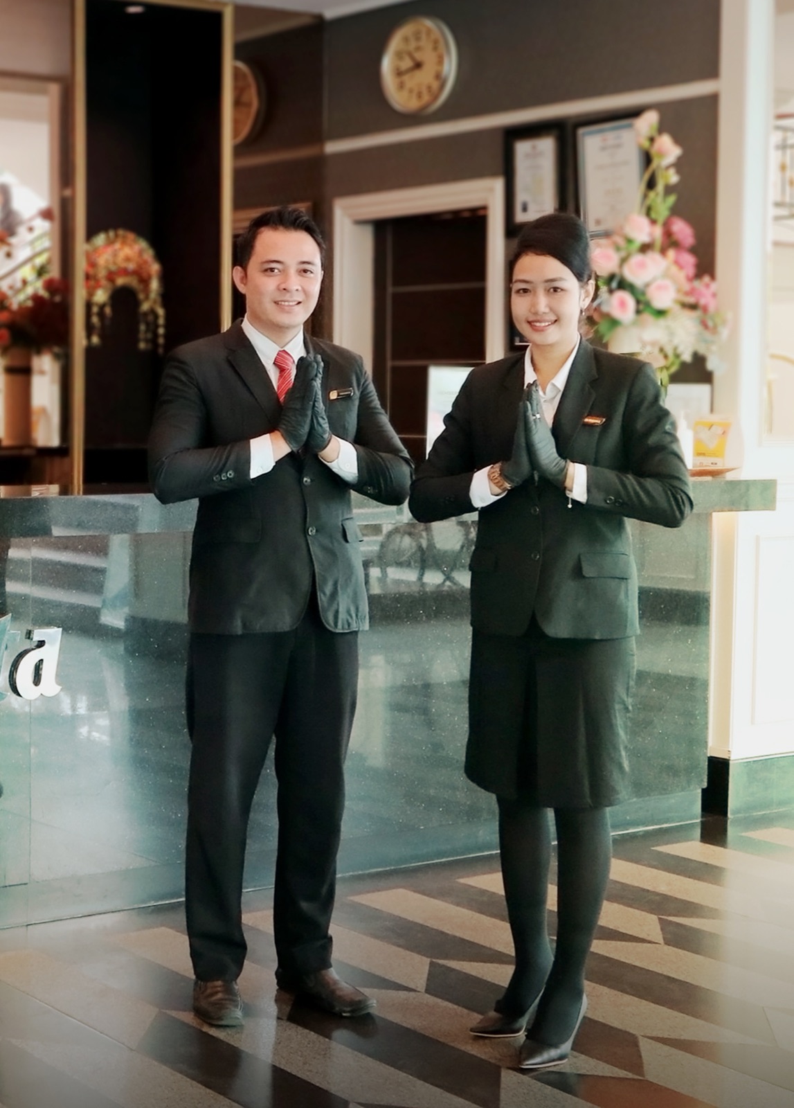 Grand Mahkota Hotel Pontianak team welcoming guests